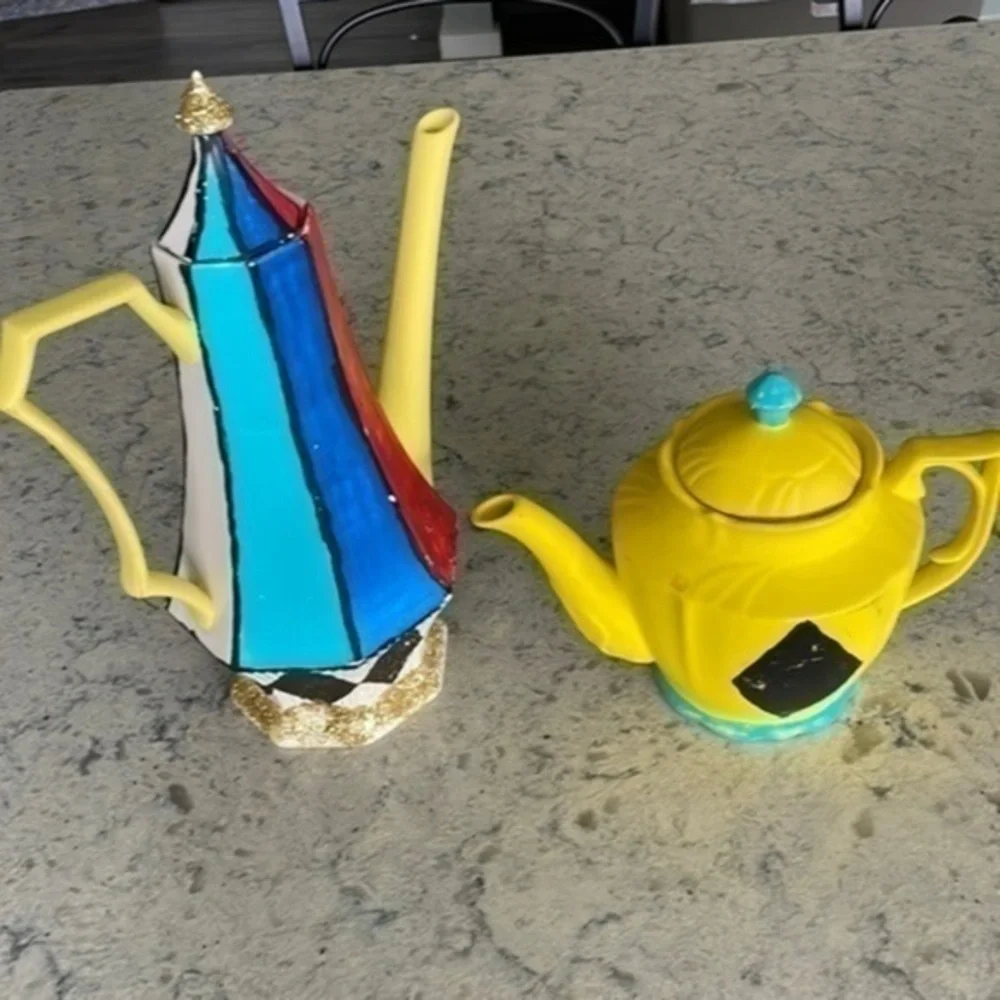 Alice in Wonderland tea pots for stage Props